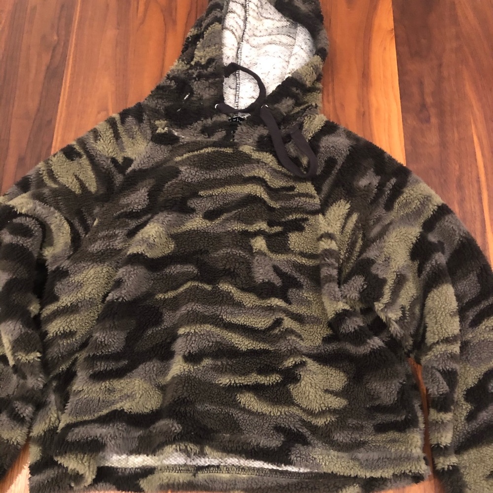 cropped fuzzy camo hoodie